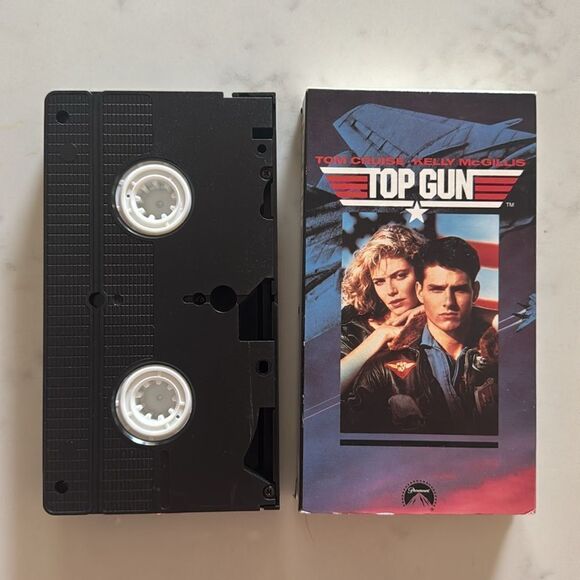 TopGun VHS Tape Tom Cruise Kelly McGillis Paramount Pictures 1986 Vintage - Picture 4 of 4